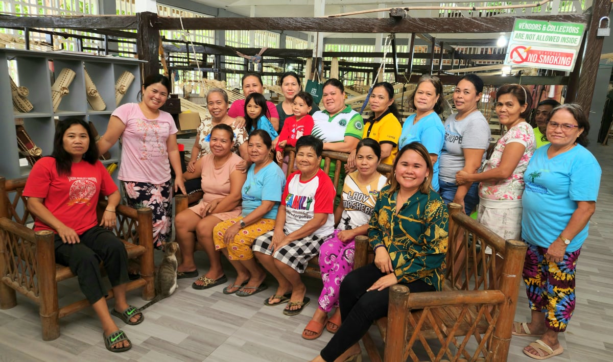 Saguran weavers at the Tubigon Loomweavers Multi-Purpose Cooperative in Pinyagan Norte, Tubigon.